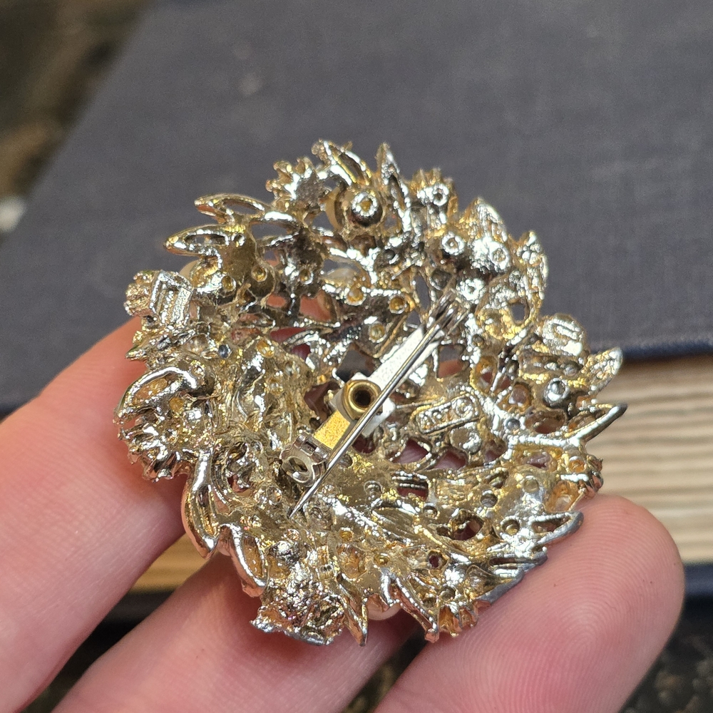 Gold Pearl and Crystal Floral Brooch - Women's Jewelry - Picture 7 of 11